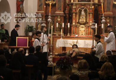 La Cofradía de los Ferroviarios rezó su Vía Crucis en el interior de San Juan de Letrán