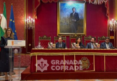 «Es la papeleta de sitio por cinco euros en forma de guía», dijo Estrella Martínez en la presentación de «La Guía de Jesús Despojado»