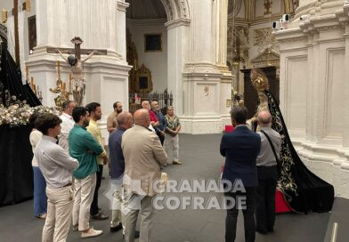 La hermandad del Vía Crucis estrena el nuevo curso a los pies de la Virgen de las Lágrimas.
